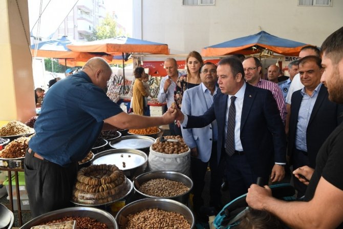 Başkan Böcek, pazarcı esnafını ziyaret etti