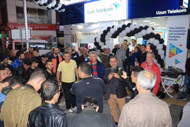 İphone 8 Trabzon’da atma türkü ile satışa sunuldu