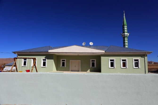 Gürpınar’da mahalleler cami ve taziye evlerine kavuşuyor