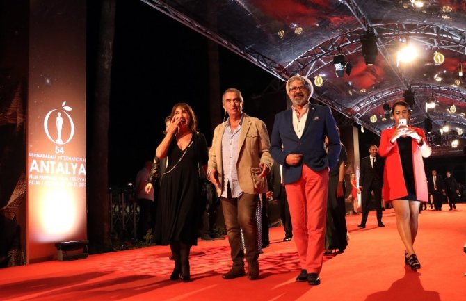 54. Uluslararası Antalya Film Festivali kırmızı halı geçişiyle başladı