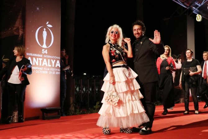 54. Uluslararası Antalya Film Festivali kırmızı halı geçişiyle başladı