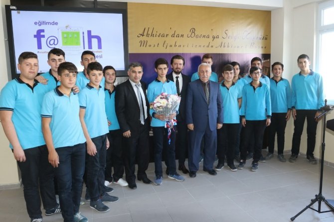 İzzetbegoviç, Akhisar’da isminin verildiği okulda anıldı