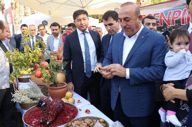 Bakan Çavuşoğlu: "Çekirdeksiz nar emsalsiz bir ürün, tüm dünyaya tanıtılması gerekli"