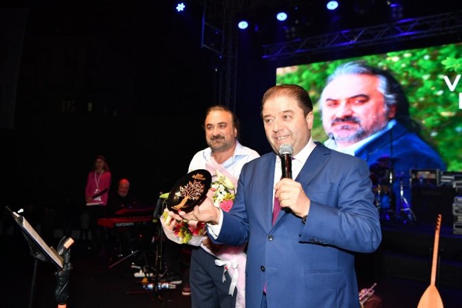 Cerrahpaşa şarkısı Volkan Konak’ı ağlattı