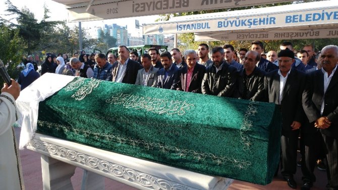 Trafik kazasında hayatını kaybeden üniversite öğrencisi Ezgi Teomete son yolculuğuna uğurlandı