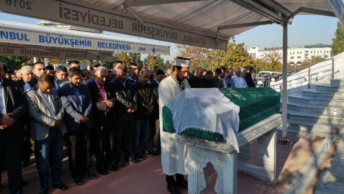 Trafik kazasında hayatını kaybeden üniversite öğrencisi Ezgi Teomete son yolculuğuna uğurlandı