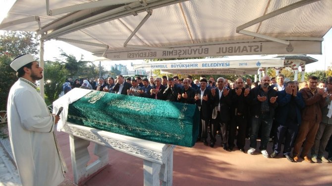 Trafik kazasında hayatını kaybeden üniversite öğrencisi Ezgi Teomete son yolculuğuna uğurlandı