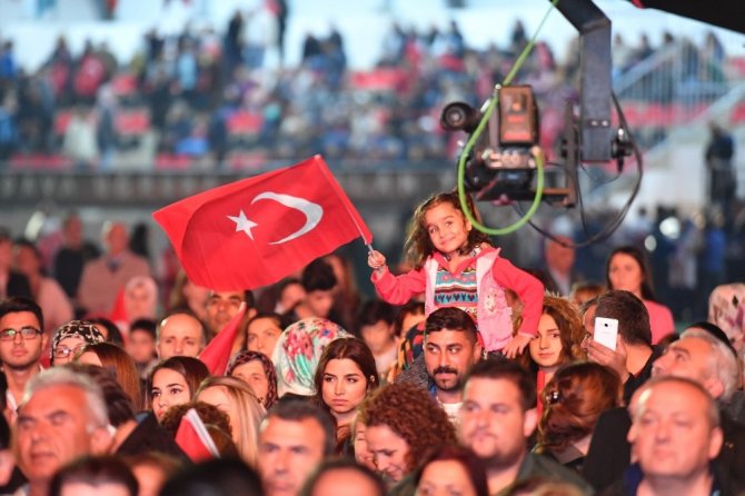 Cerrahpaşa şarkısı Volkan Konak’ı ağlattı