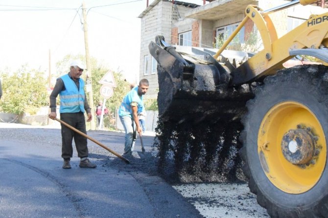 İpekyolu Belediyesi’nin yeni yol ve asfalt çalışmaları devam ediyor