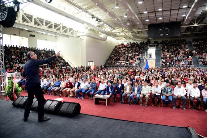 Sunay Akın, gençleri bilginin ışığıyla aydınlattı