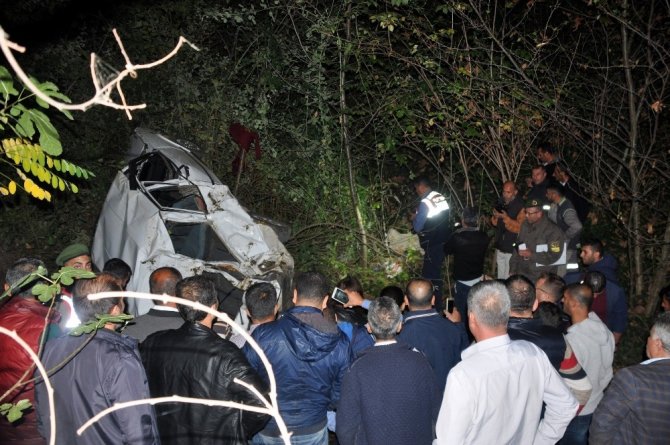 Kestane işçilerini taşıyan araç uçurumdan yuvarlandı: 3 ölü 1 yaralı