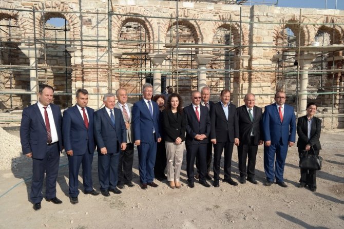 Başbakan Yardımcısı Çavuşoğlu, Enez Kalesi’ni inceledi