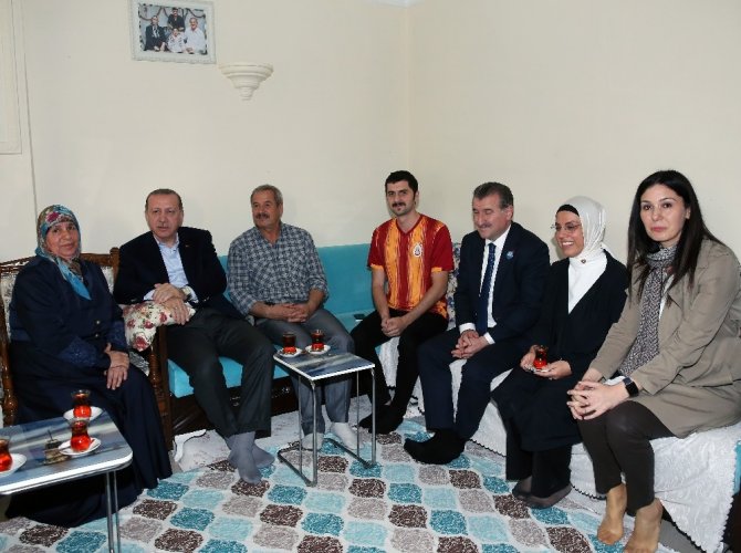 Cumhurbaşkanı Erdoğan’dan çay ziyareti