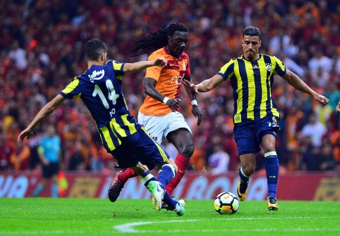 Süper Lig: Galatasaray: 0 - Fenerbahçe: 0 (İlk yarı)