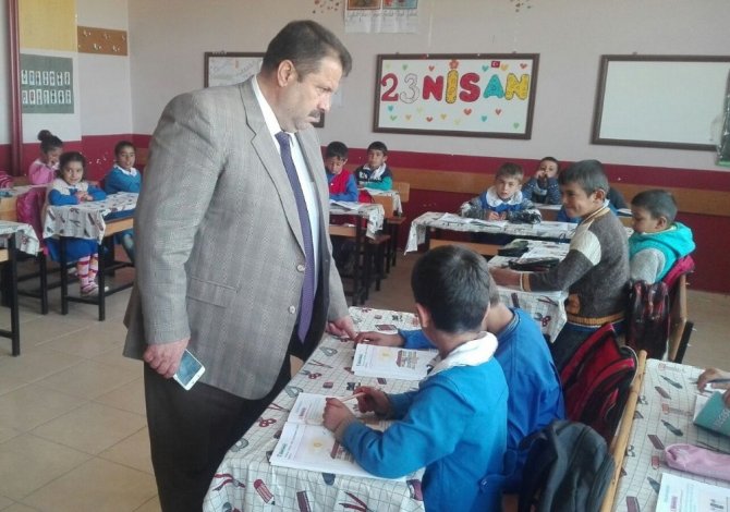 Ağrı Milli Eğitim Müdürü Turan okulları denetledi