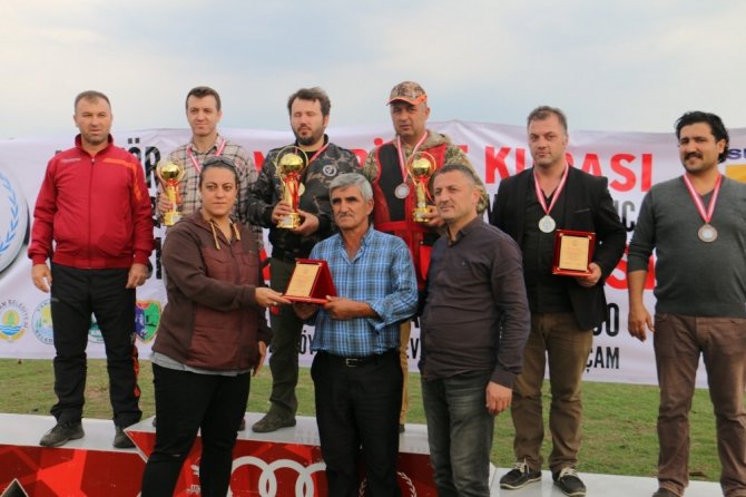 Alaçam’da Cumhuriyet Kupası ödülleri sahiplerini buldu