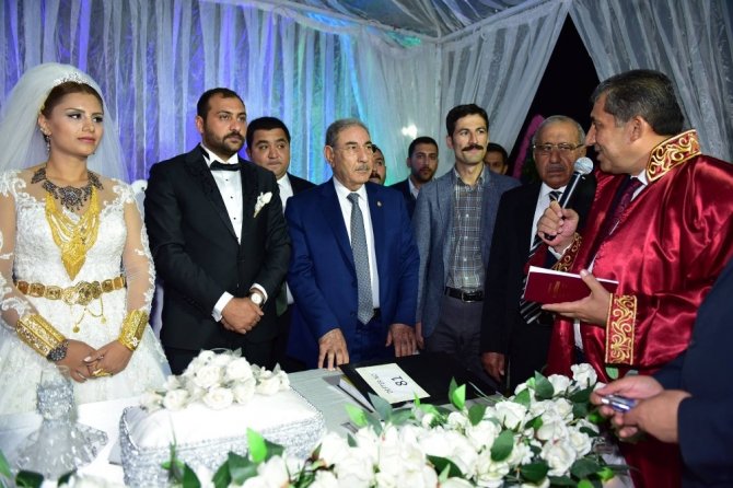 Atilla ailesinin mutlu günü