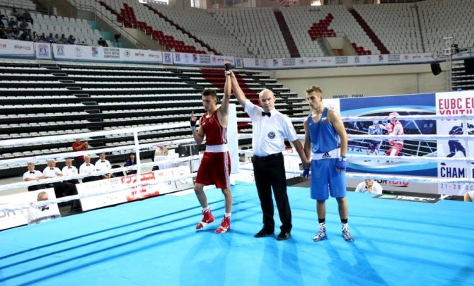 Avrupa Boks Şampiyonası’nın üçüncü gününde üç galibiyet