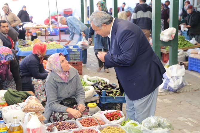 Başkan Uysal, Aktaş’la pazaryeri esnafını ziyaret etti