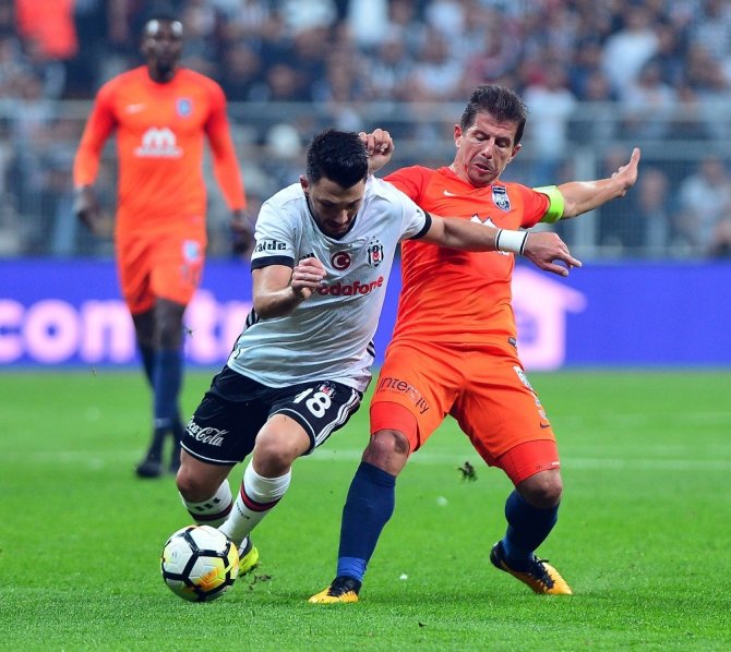 Süper Lig: Beşiktaş: 0 - Medipol Başakşehir: 0 (İlk yarı)