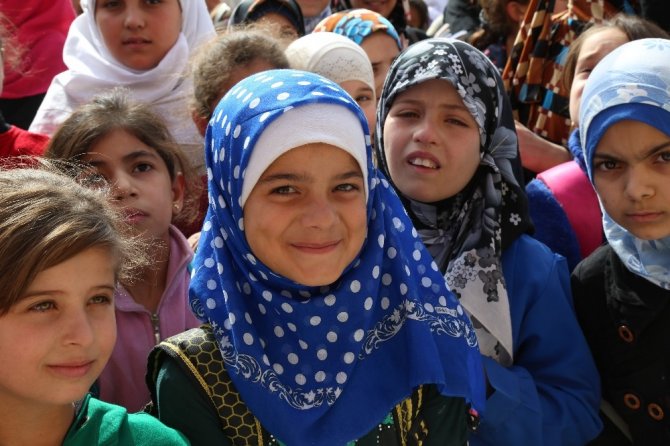 Suriye’deki iç savaşta ağır hasar gören okullar Türk STK’lar tarafından onarıldı