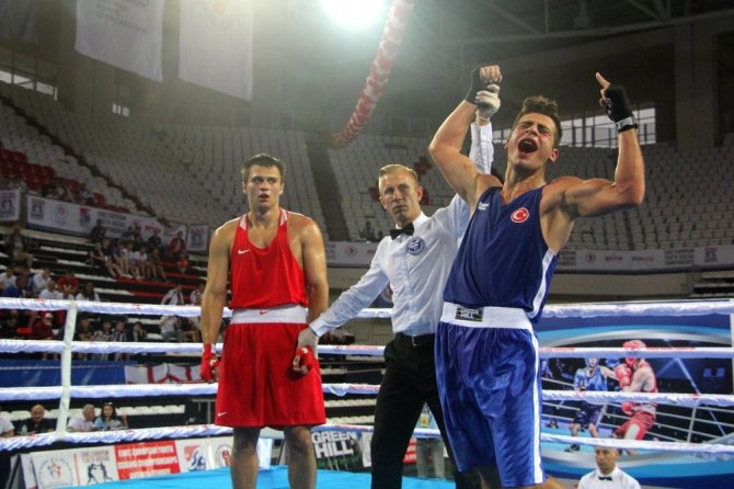 Mücahit İlyas, madalyayı garantiledi