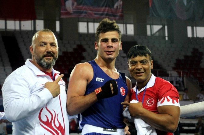 Mücahit İlyas, madalyayı garantiledi