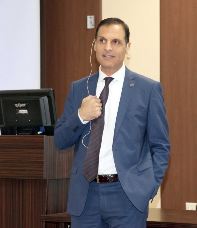 Doç. Dr. Gülşen’den ‘Tıp Felsefesi’ Konferansı