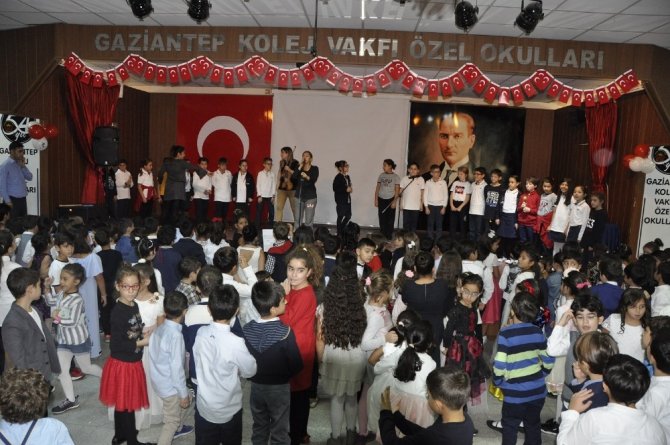 Gaziantep Kolej Vakfında Cumhuriyet coşkusu