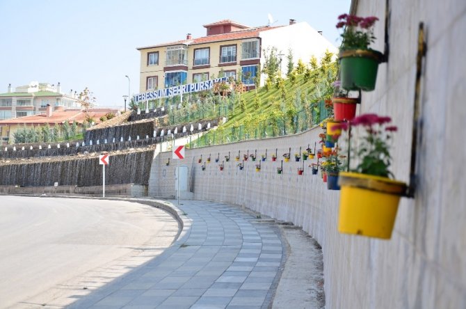 Pursaklar’da Ertuğrul Gazi Parkı rengarenk oldu