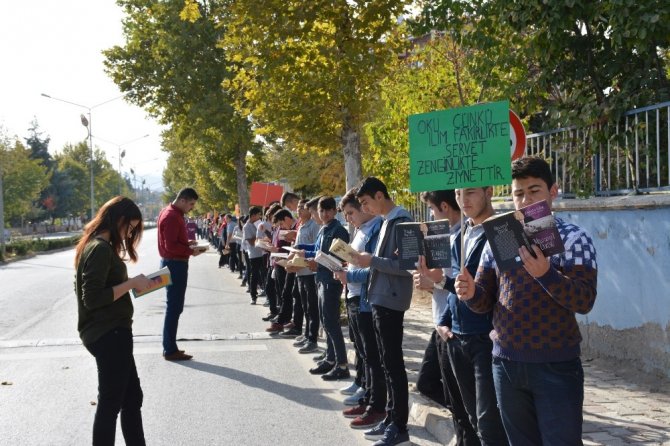 4 bin 200 öğrenci ile okuma zinciri