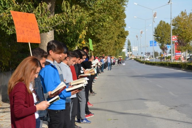 4 bin 200 öğrenci ile okuma zinciri