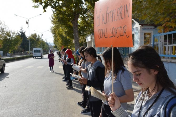 4 bin 200 öğrenci ile okuma zinciri