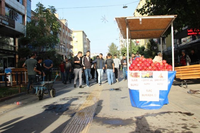 Zabıtaya kızan seyyar satıcı, arabasını yakmaya kalktı