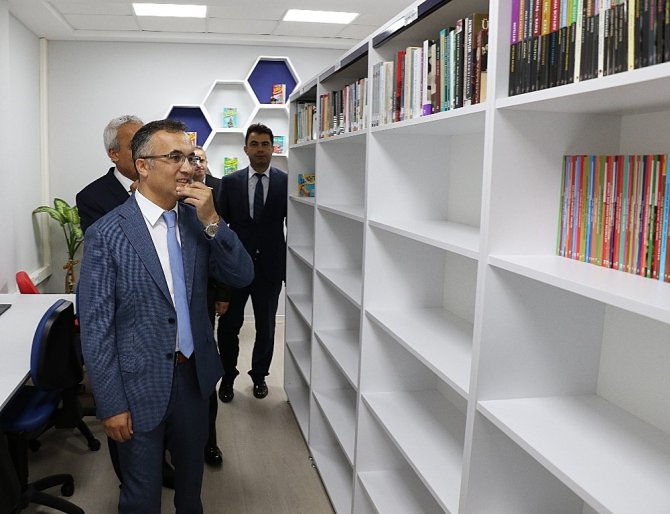 TED Kolejinde Sezer Güleç Kütüphanesi açıldı