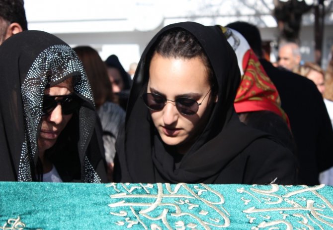 Eski Türkiye güzeli Manolya Onur son yolculuğuna uğurlandı