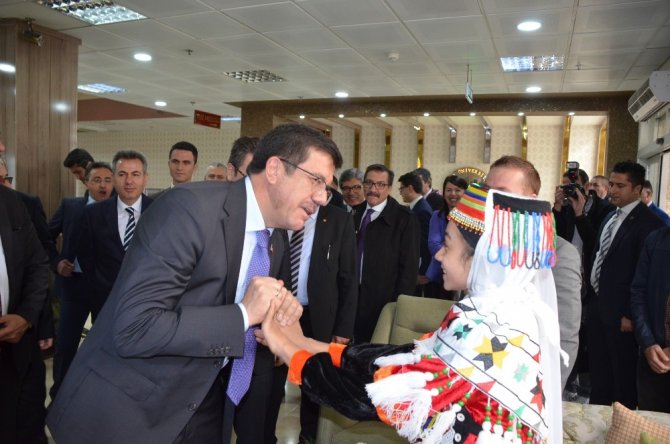Bakan Zeybekci, Iğdır’da, Türkiye-Azerbaycan İş Forumu’na katıldı
