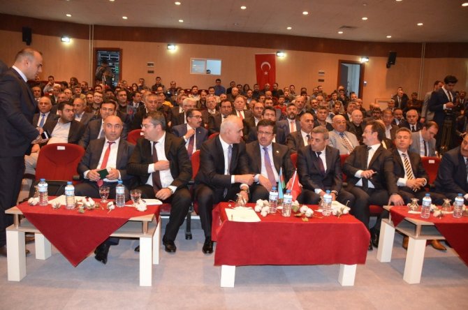 Bakan Zeybekci, Iğdır’da, Türkiye-Azerbaycan İş Forumu’na katıldı