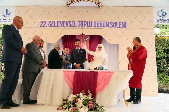 25 çift aynı anda mutluluğa "evet" dedi