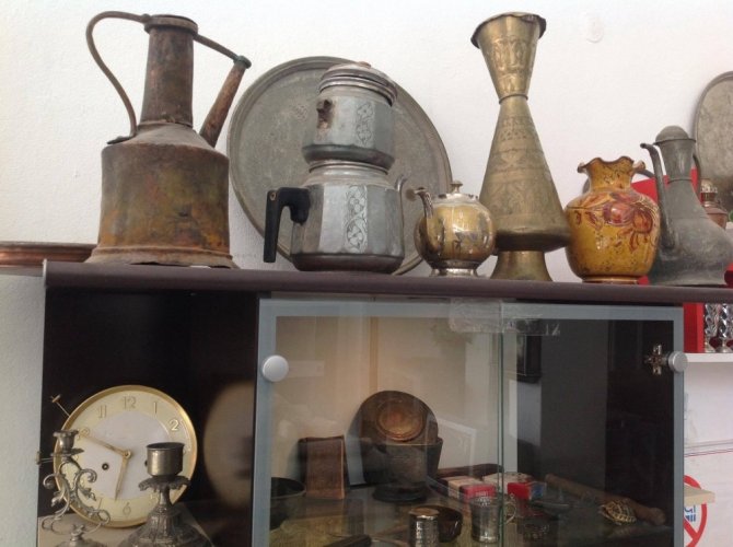 Topladığı antikalardan kişisel müze oluşturdu