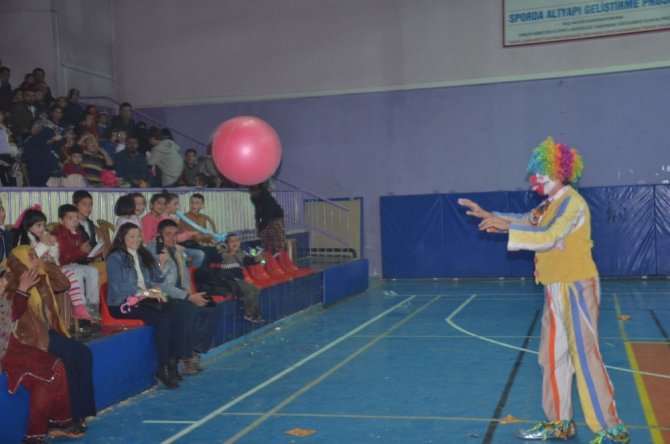 Muş’ta sirk gösterisi