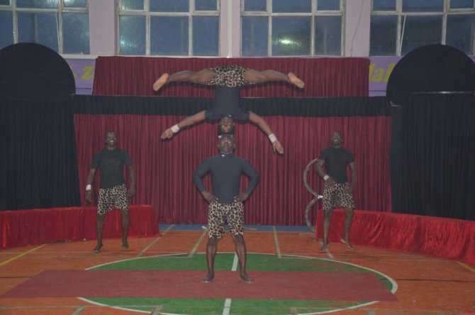 Muş’ta sirk gösterisi