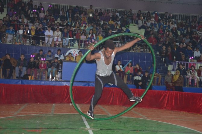 Muş’ta sirk gösterisi