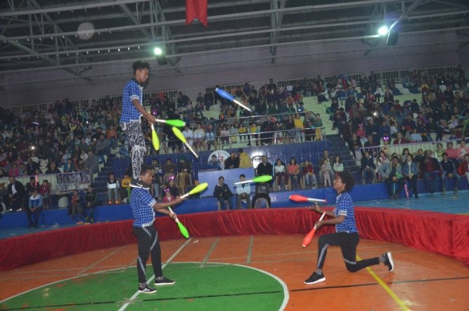 Muş’ta sirk gösterisi