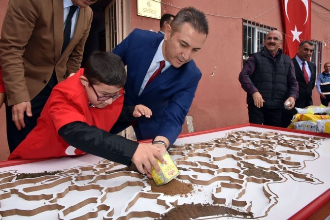 81 ilden gelen toprakla Türkiye haritası yaptılar