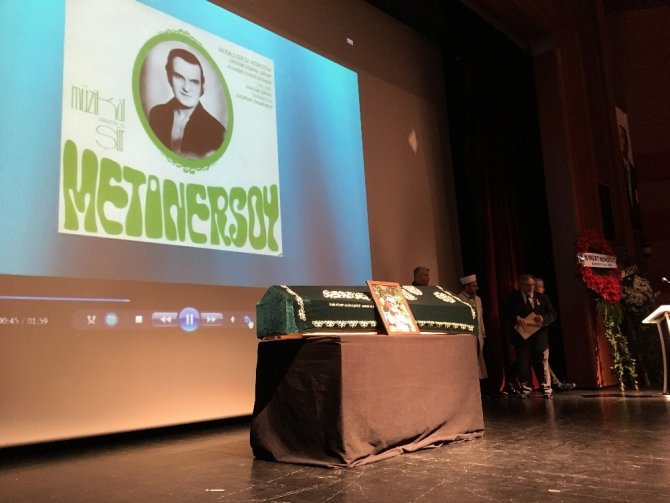 Kalipso Kralı Metin Ersoy, “Vakit Yok Gemi Kalkıyor” şarkısıyla son yolculuğuna uğurlandı