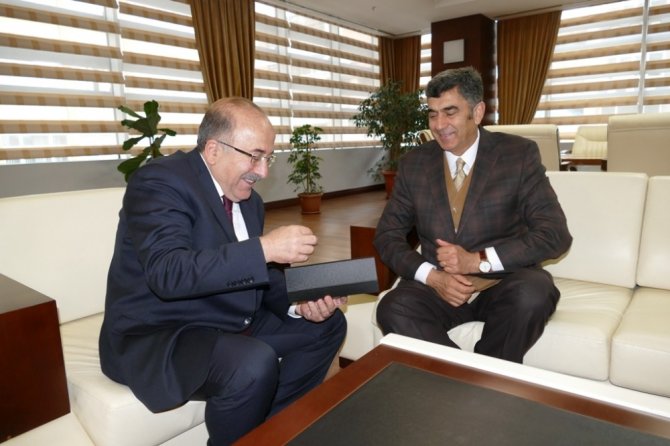 Kara Kuvvetleri eski Komutanı Çolak memleketi Trabzon’da ziyaretlerde bulunuyor