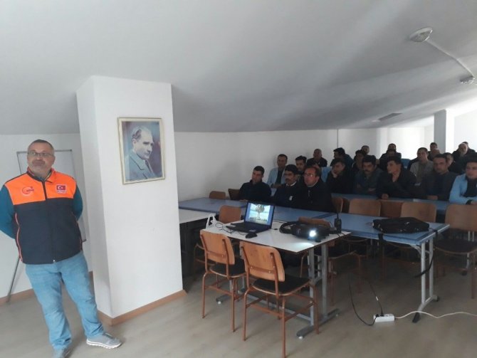 Aksaray’da öğrenci yurt görevlilerine AFAD’tan eğitim