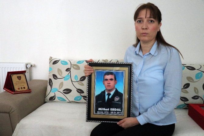 Gizemli kazıda emniyete bilgi toplarken öldürülen polisin eşi ’şehitlik’ hakkı istiyor