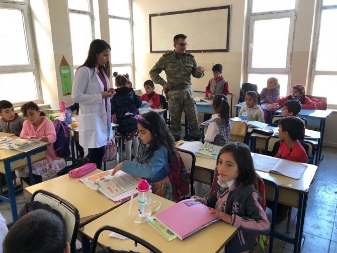 Jandarmadan okul ziyareti